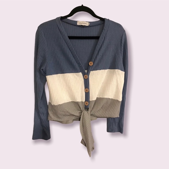 🌟SALE 2/$10.00‼️ Luna Tuccini Blue/White Color-Block Tie-Front Top, Size M - Picture 3 of 9